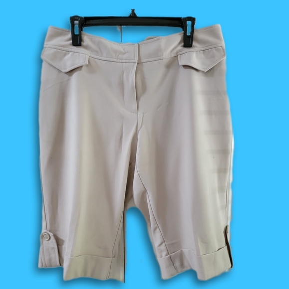 Capri Pants - Picture 2 of 12